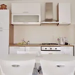 Ana * Sutivan